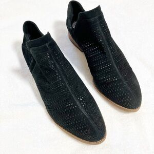 🔥Vince Camuto black suede perforated versatile booties Sz 8.5/39